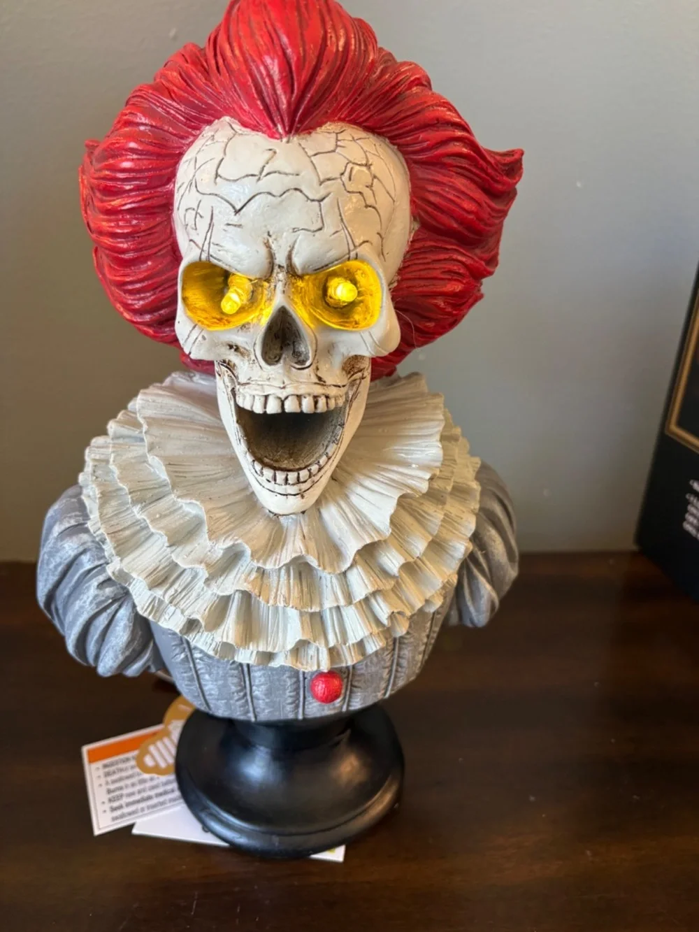 BNWT Halloween Spooky Nights Pennywise Bust Light Up Eyes